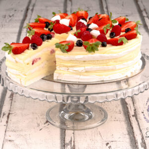 Pavlova torta s výrezom
